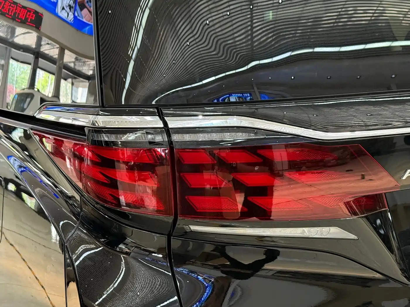 Toyota Alphard 2024 Hybrid 2.5L Ultimate Enjoyment Edition фото 11