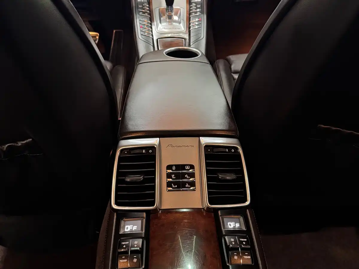 Porsche Panamera 2010 Porsche Panamera Turbo 4.8T фото 14