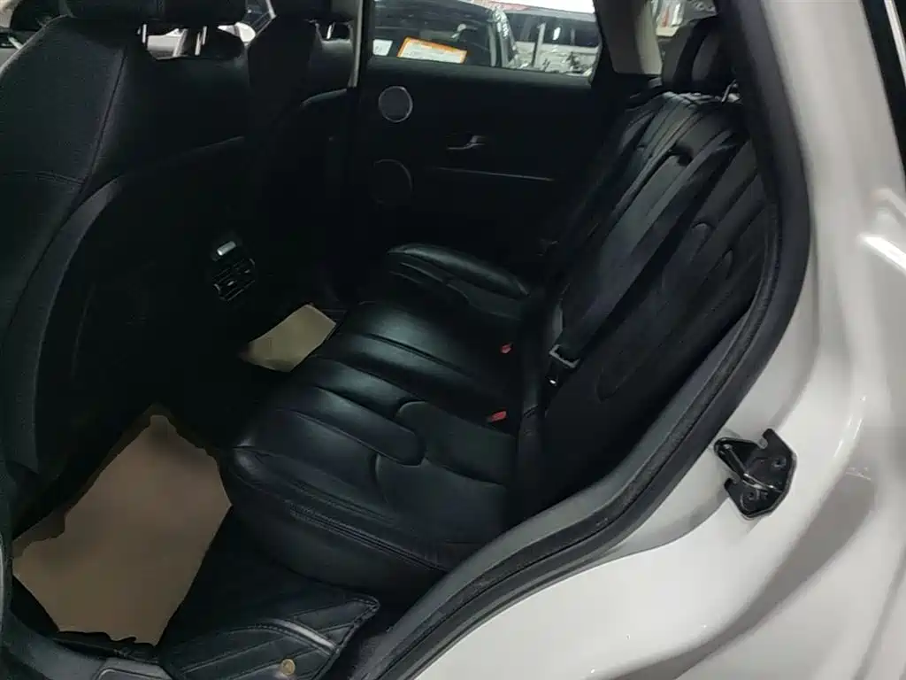 Land Rover Range Rover Evoque 2015 2.0T 5-Door Intelligent Edition фото 17