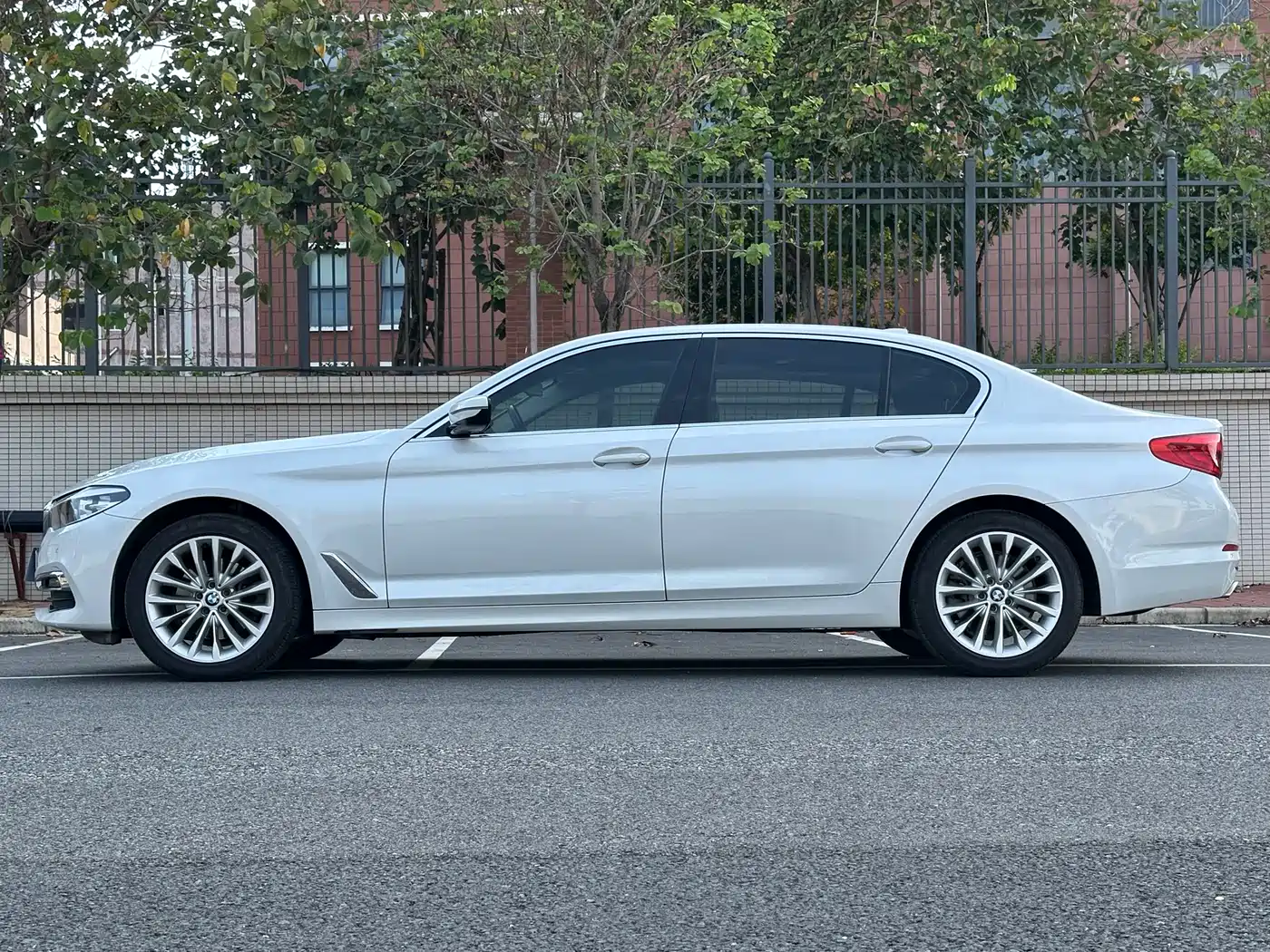 BMW 5 Series 2019 525Li Luxury Package фото 15