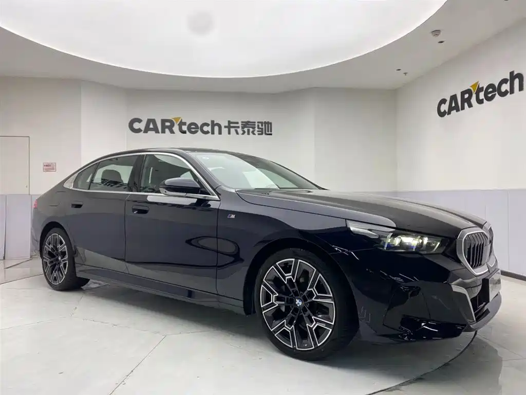 BMW 5 Series 2025 530Li Premium M Sport Package фото 2