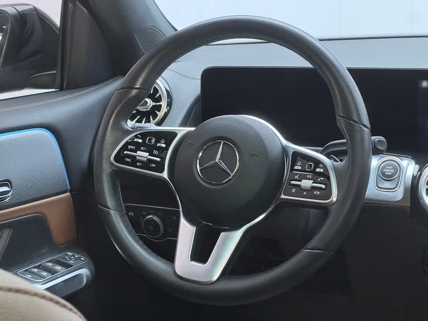 MERCEDES-BENZ GLB