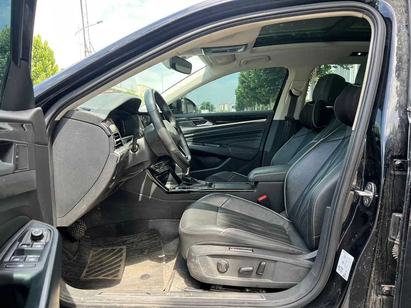 Volkswagen Passat 2023 380TSI Luxury Edition фото 4