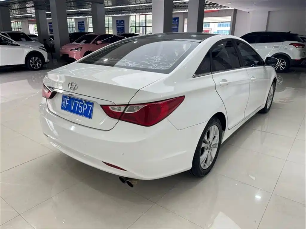 Hyundai Sonata 2011 2.0L Automatic Fashion фото 7
