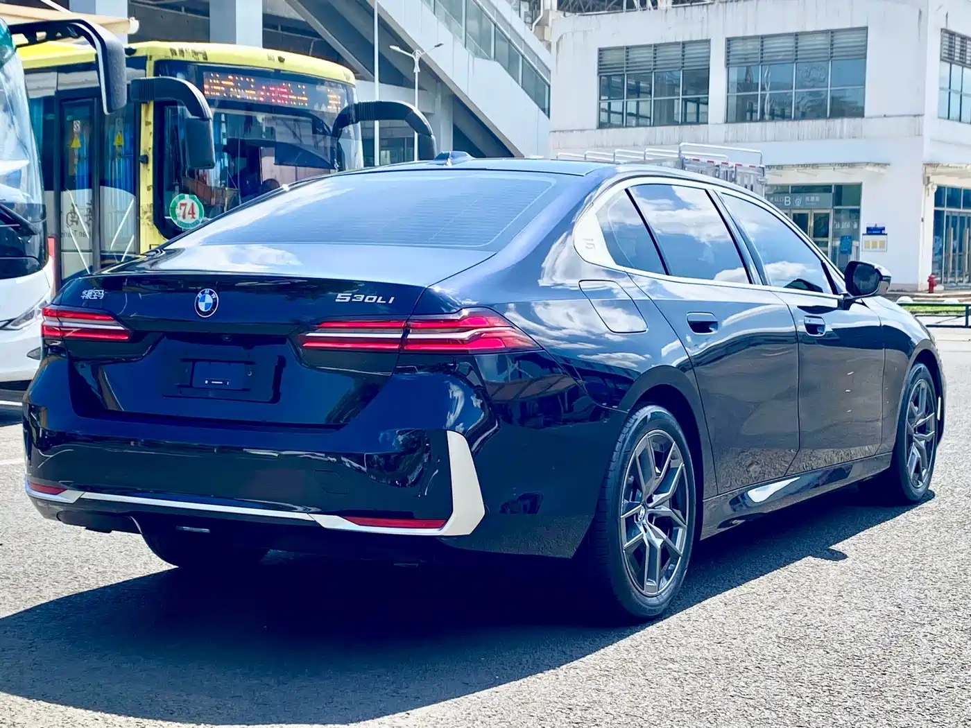 BMW 5 Series 2025 530Li Leading Luxury Package фото 6