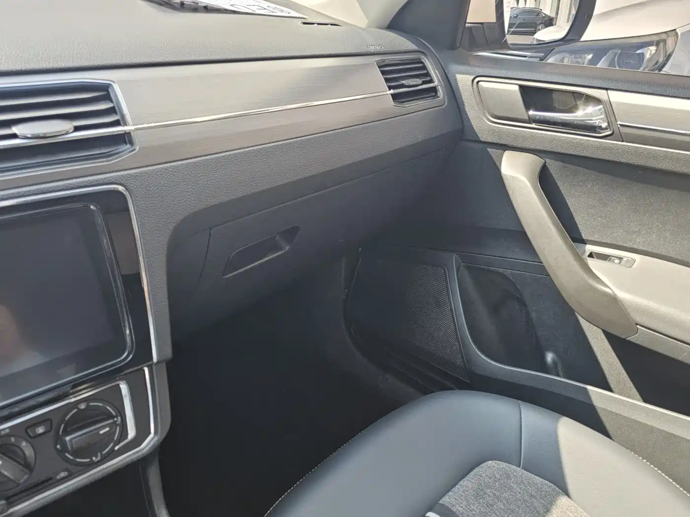 Volkswagen Santana 2021 1.5L Automatic Comfort Edition фото 9