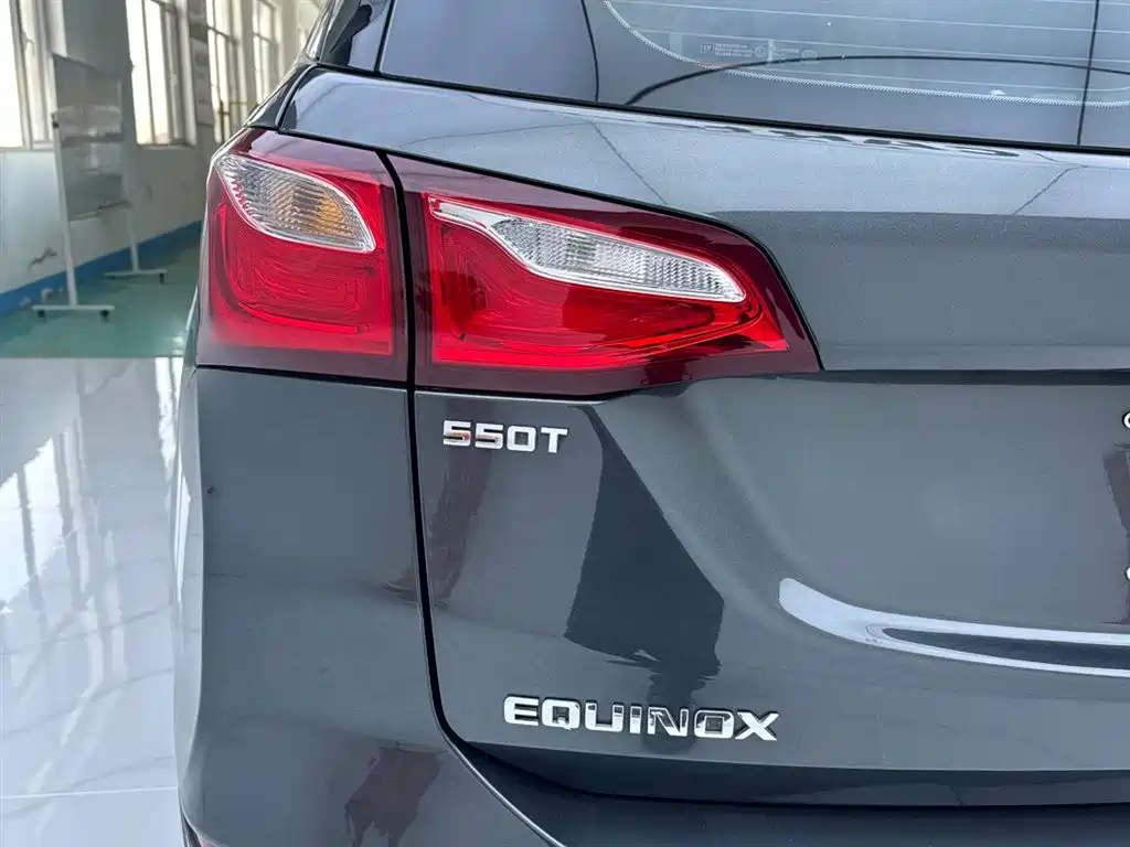 Chevrolet Equinox 2018 550T Automatic 4WD Guardian Edition фото 12