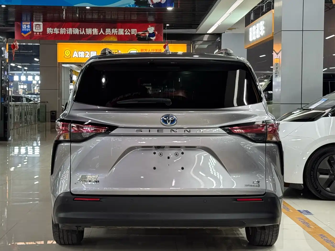 Toyota Sienna 2023 2.5L Hybrid Comfort Edition фото 5