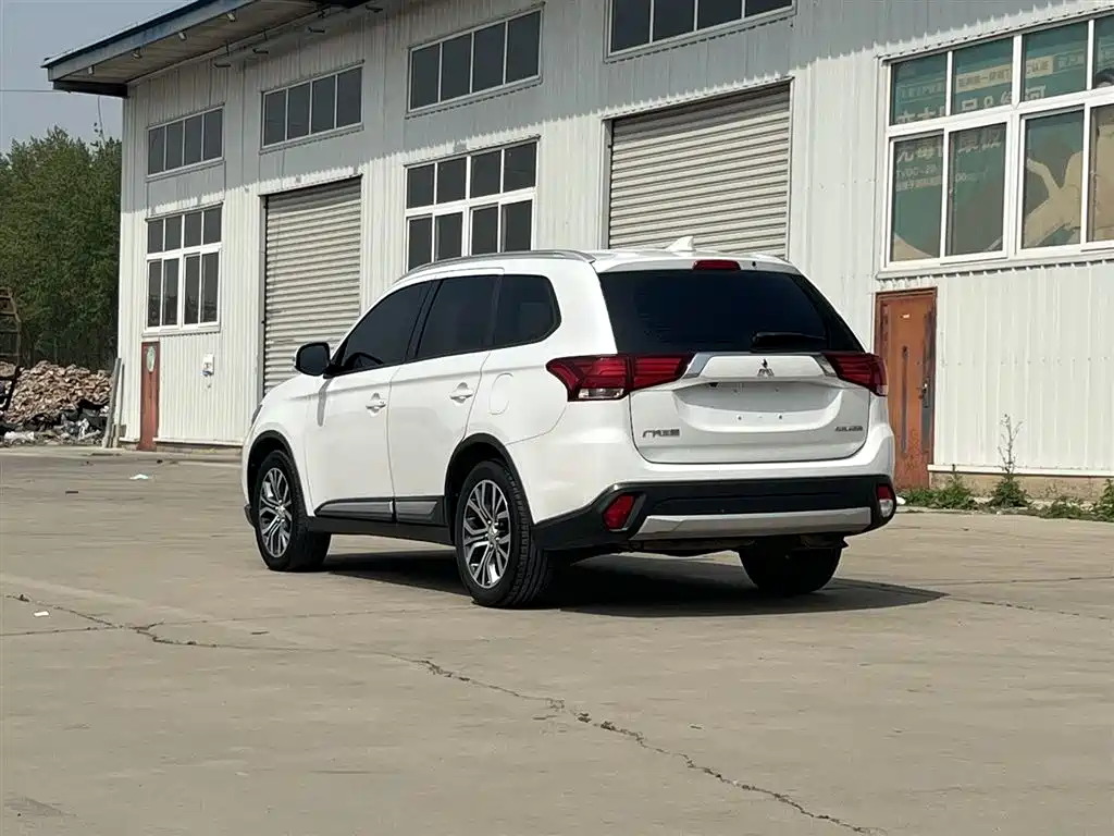 MITSUBISHI OUTLANDER