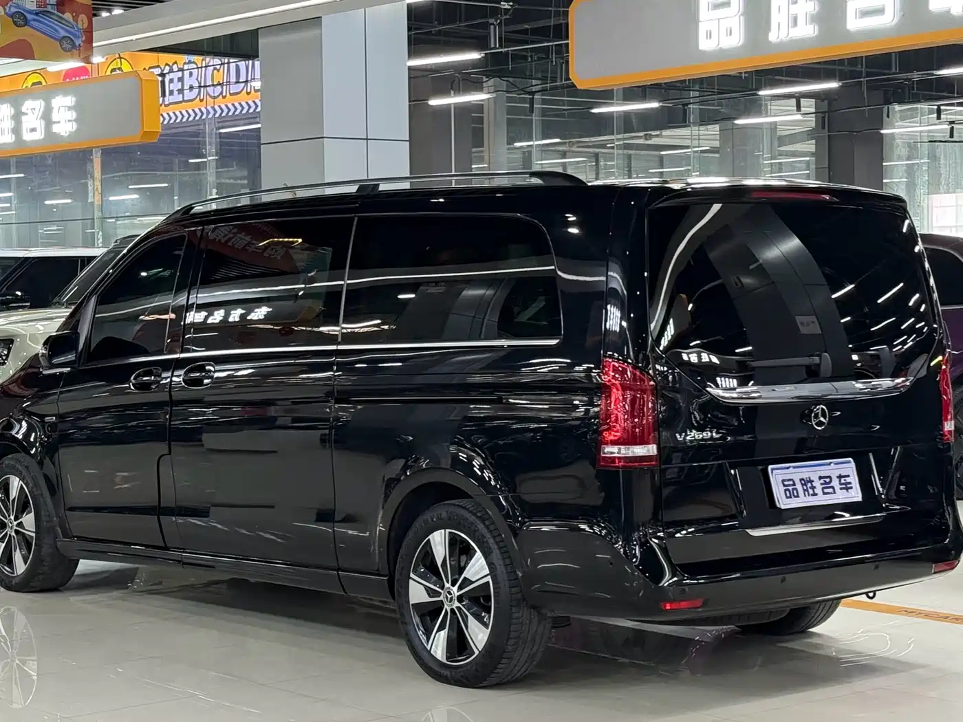 Mercedes-Benz V-Class 2022 V 260 L Long Wheelbase Prestige Edition фото 3
