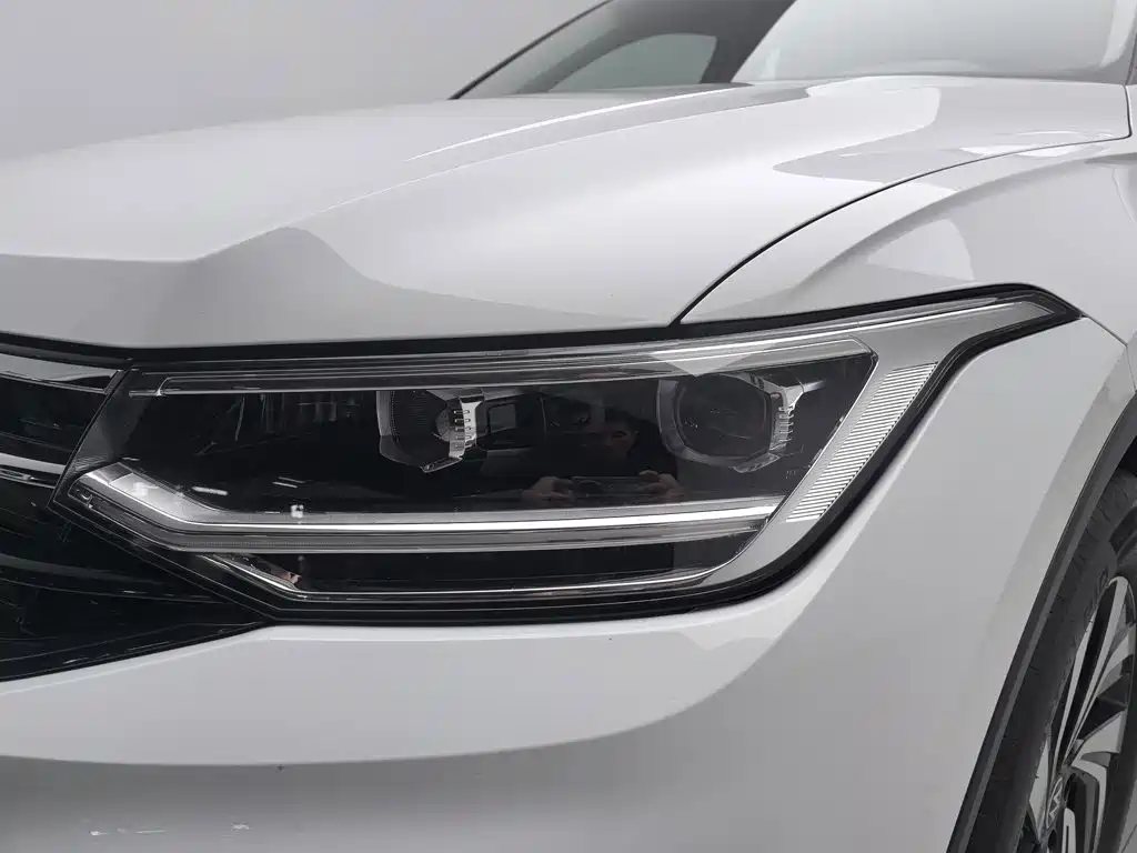 Фото 7 - Volkswagen Tiguan L