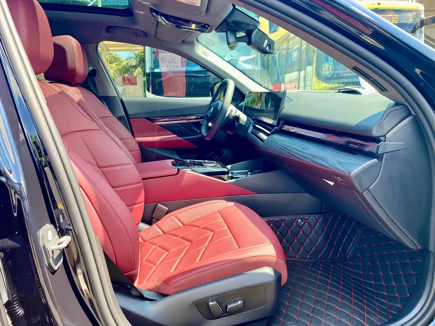 BMW 5 Series 2025 530Li Leading Luxury Package фото 7