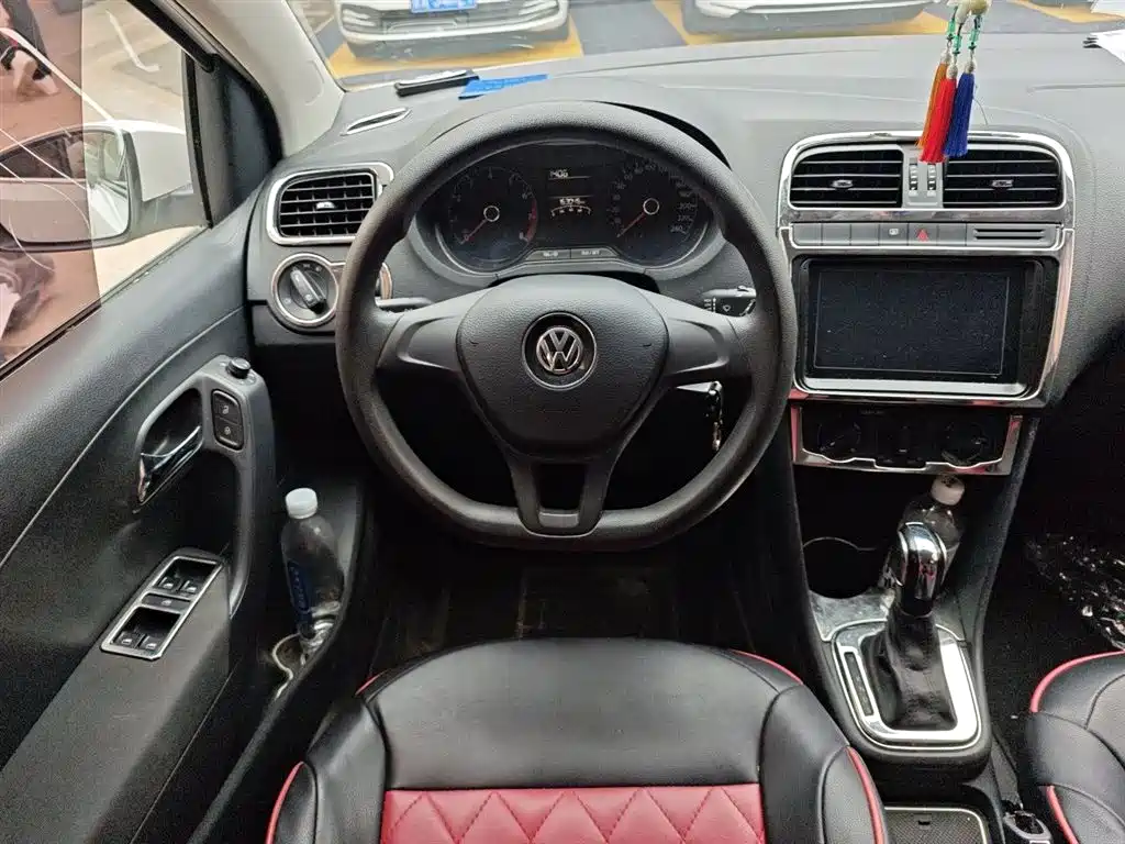 Volkswagen Polo 2016 1.4L Automatic Trend фото 3