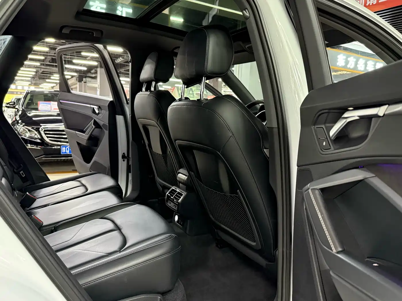 Audi Q3 2023 35 TFSI Fashion Dynamic Model (1.5T) фото 16