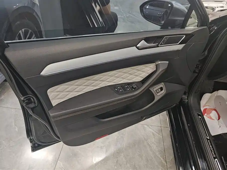 Volkswagen Magotan 2023 Model 2 Million Commemorative Edition 330TSI DSG Luxury фото 7