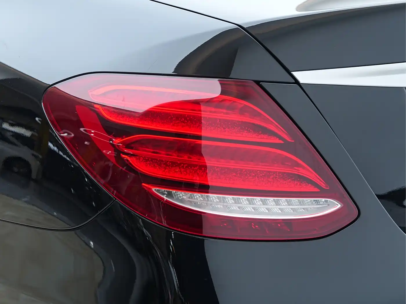 Mercedes-Benz E-Class 2020 E 300 L Luxury Model фото 24
