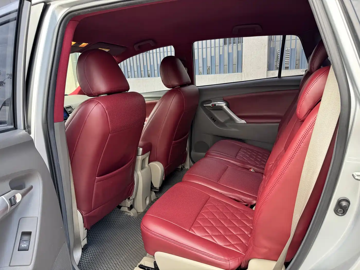 Toyota E'Z 2014 Xingyao 180E CVT Elite фото 8