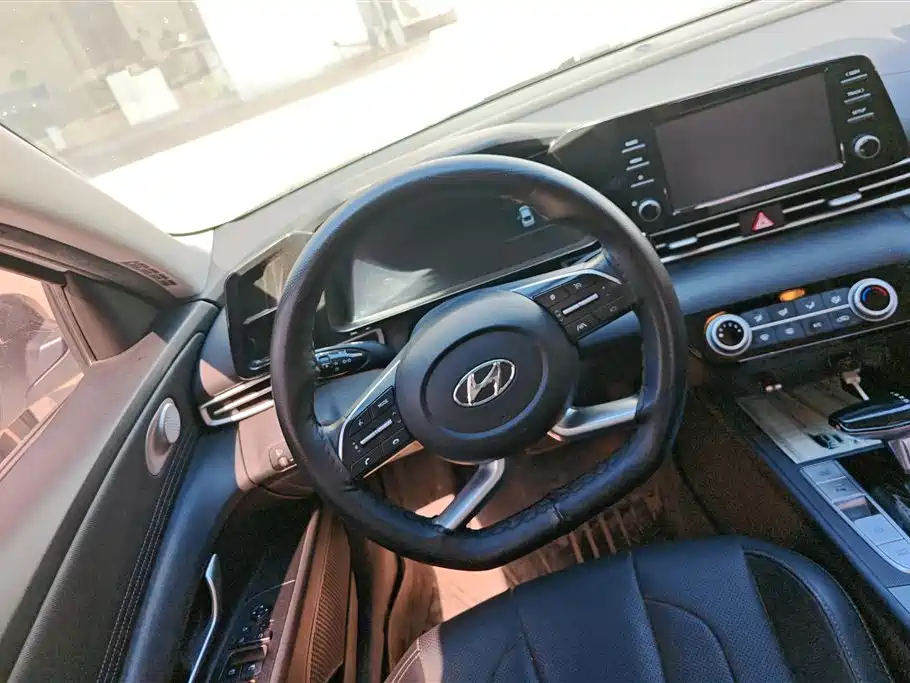 Hyundai Elantra 2022 1.5L CVT GLX Elite Edition фото 15