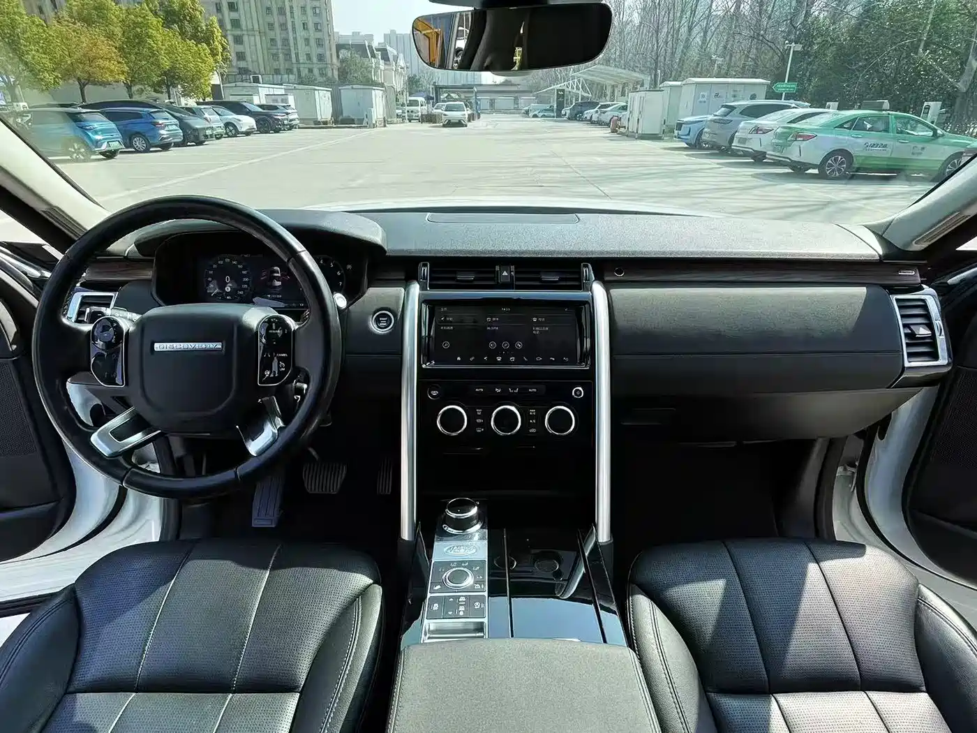 Land Rover Discovery 2018 3.0 SC V6 HSE фото 10