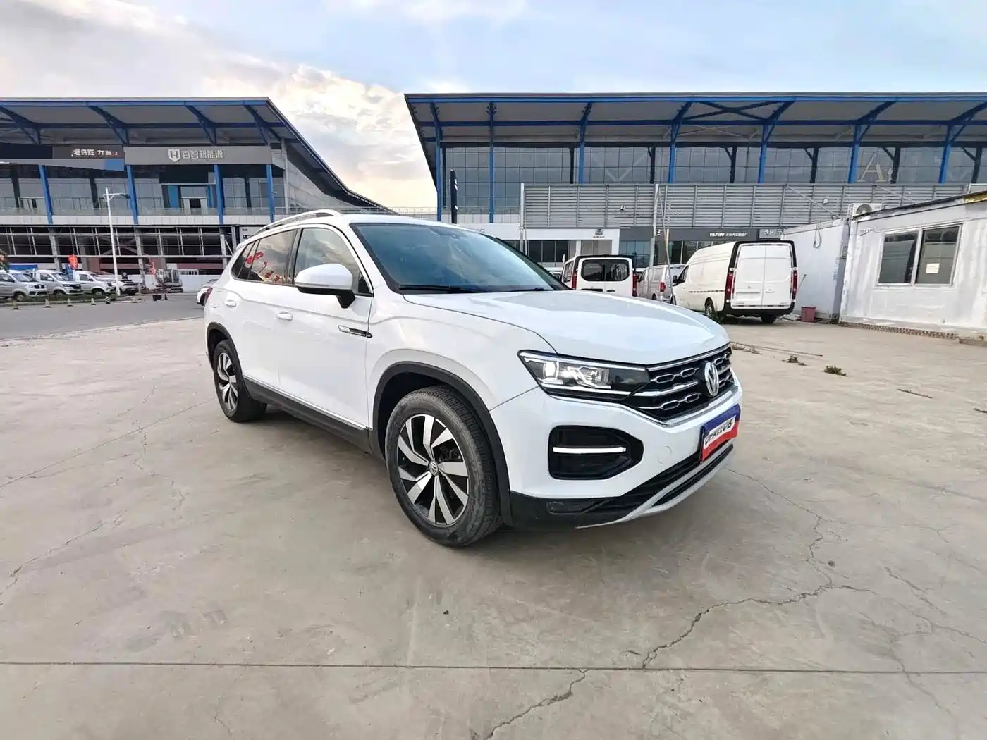 Volkswagen Tayron 2021 330TSI 2WD Luxury Smart Connect Plus фото 3