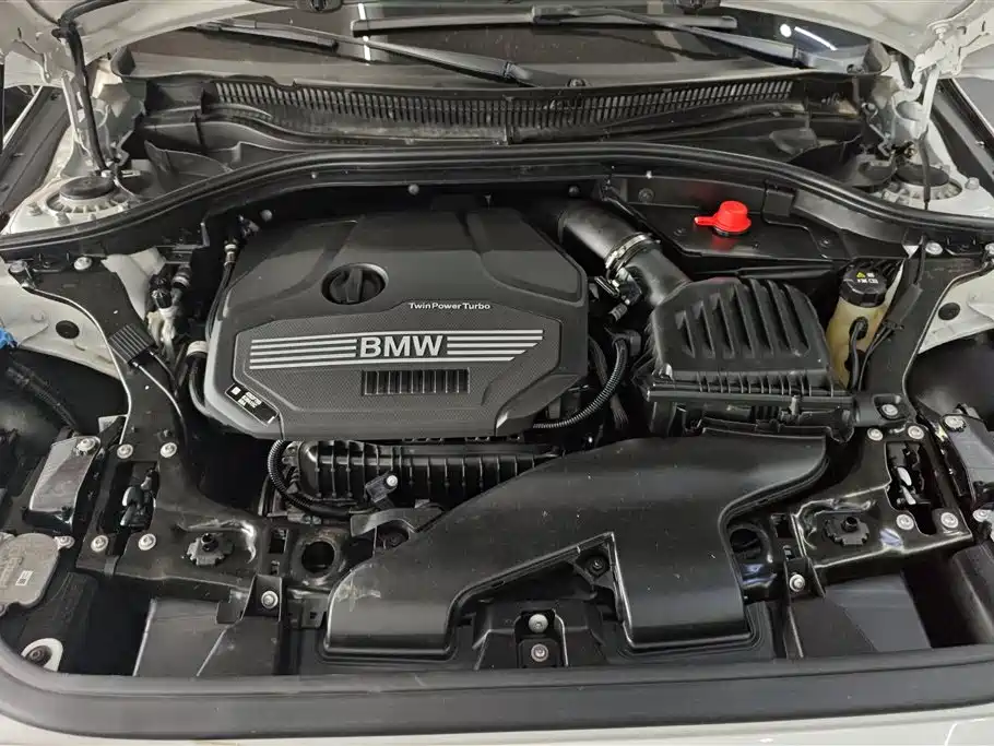 BMW 1 Series 2022 120i M Sport Shadow Edition фото 10