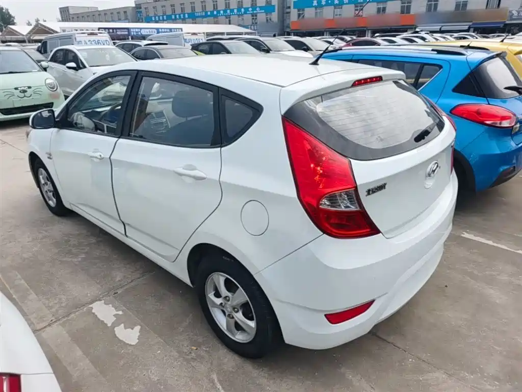 Hyundai Reina 2014 Model 1.4L Automatic GLX фото 5