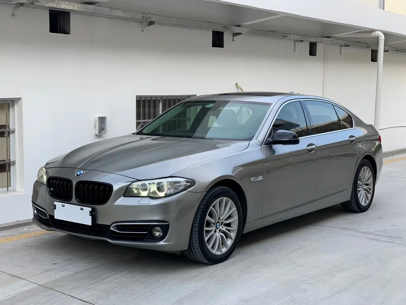 BMW 5 Series 2014 525Li Luxury Design Package
