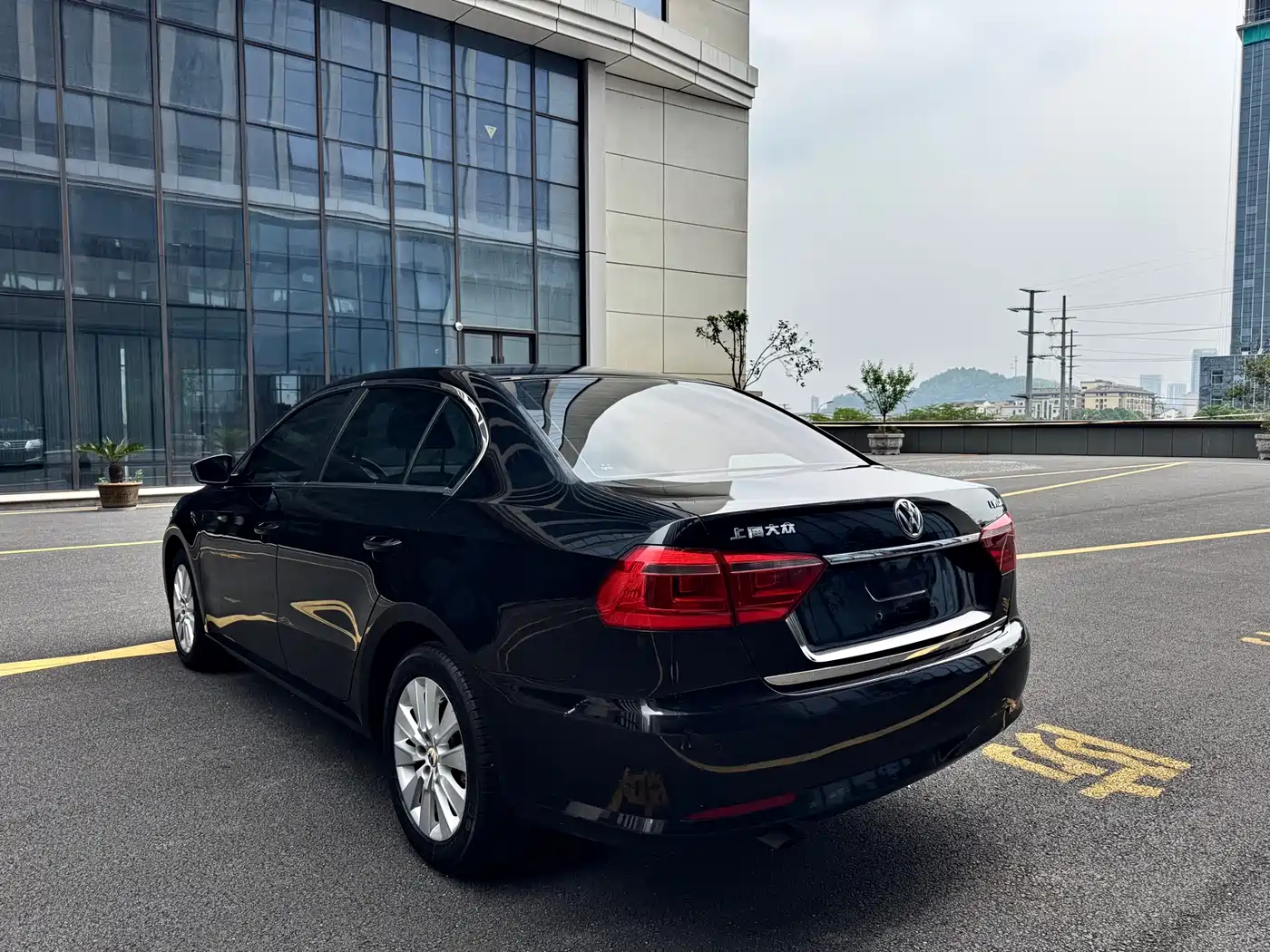 Volkswagen Lavida 2013 1.6L Automatic Comfort Edition фото 7