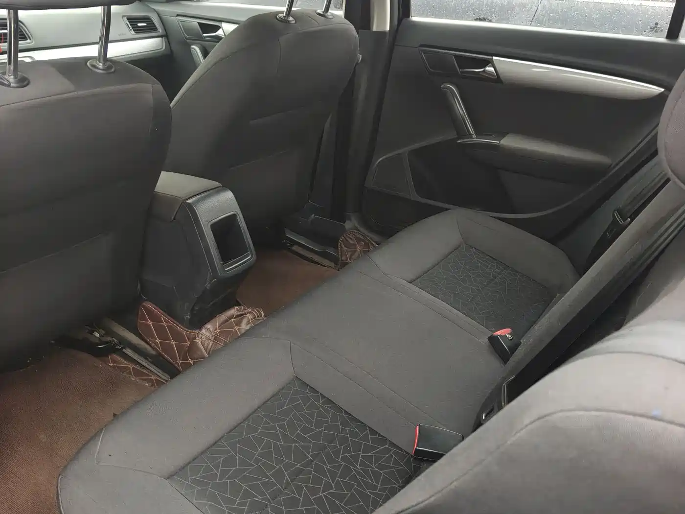 Volkswagen Lavida 2013 Facelift Classic 1.6L Manual Trend фото 4