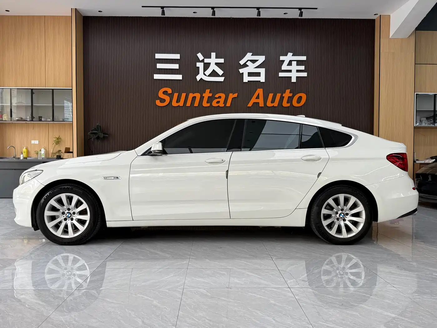 BMW 5 Series GT 2013 535i Elegance фото 7