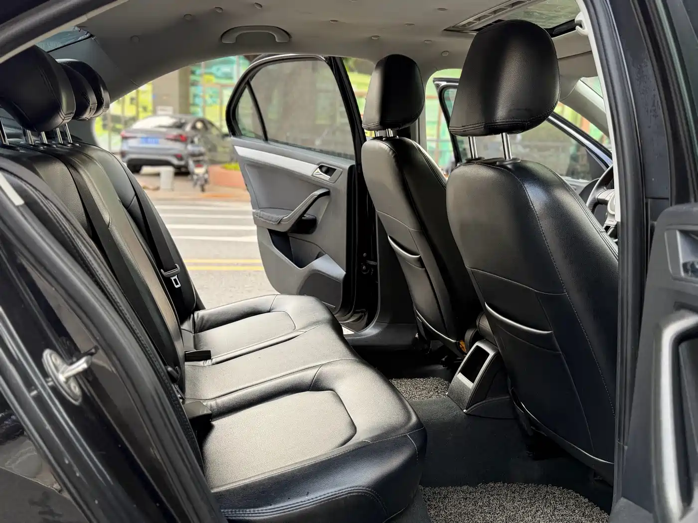 Volkswagen Jetta 2015 1.6L Auto Comfort фото 8