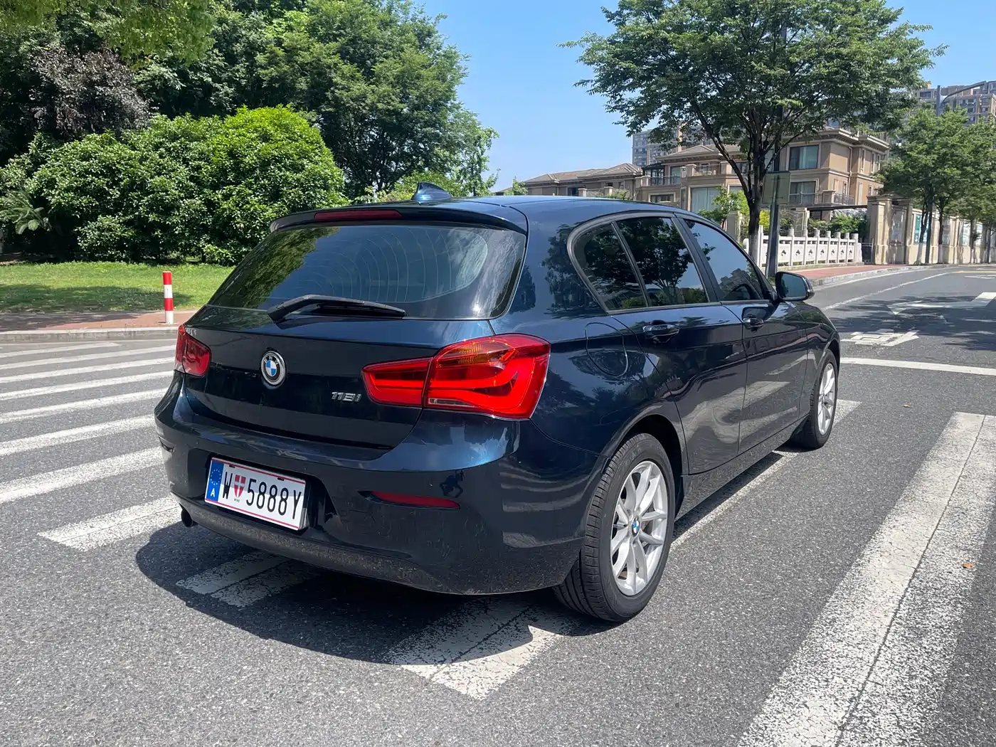BMW 1 Series (Import) 2015 118i Leading фото 14