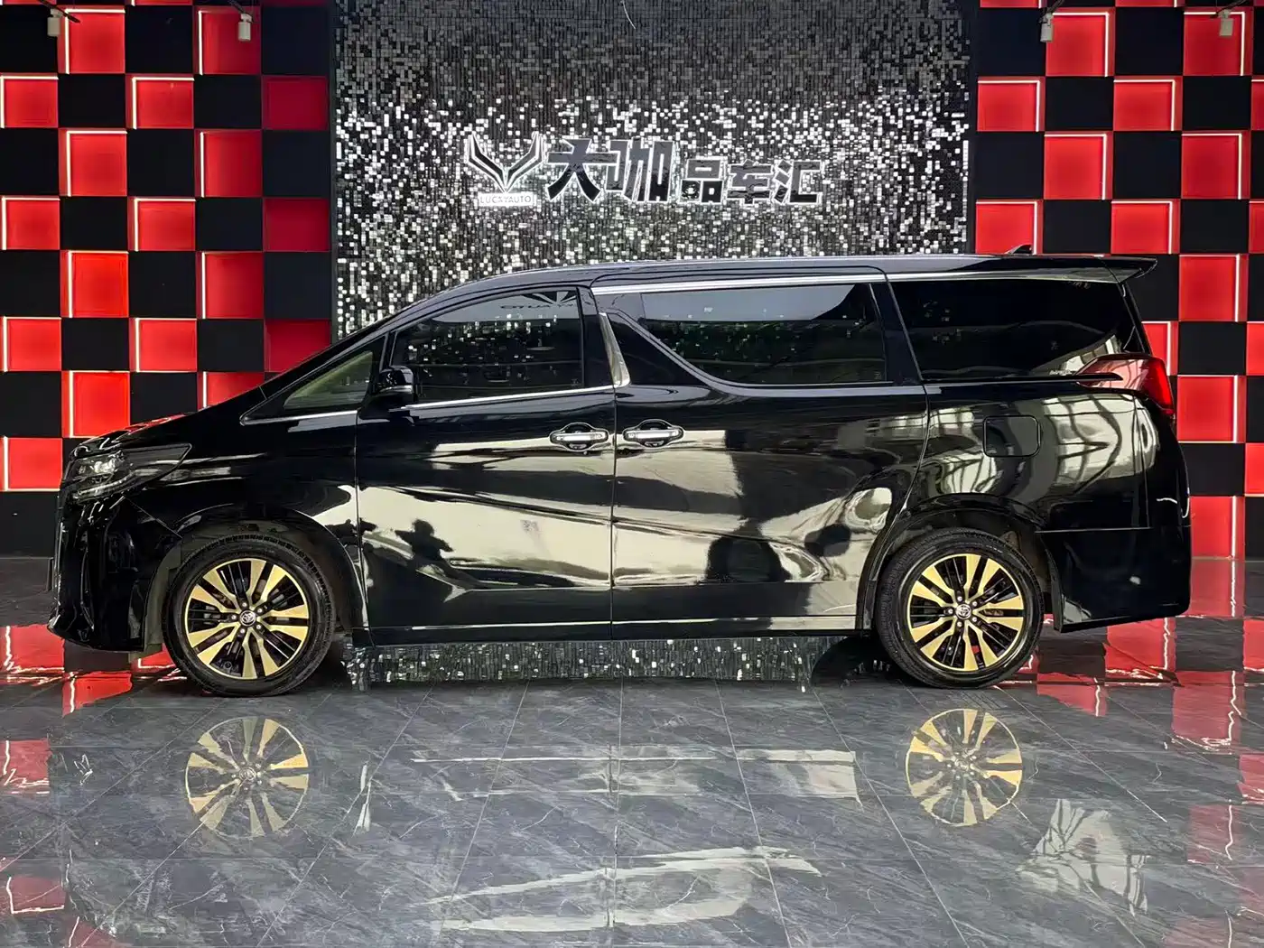 Toyota Alphard 2018 3.5L Premium фото 3