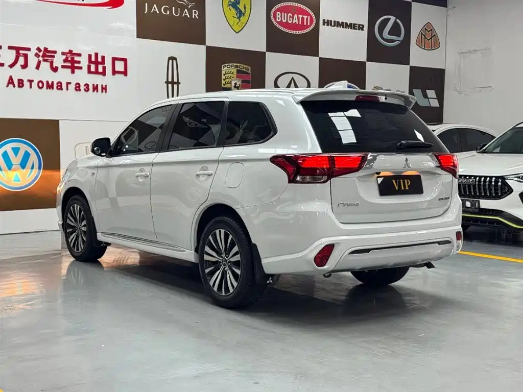MITSUBISHI OUTLANDER