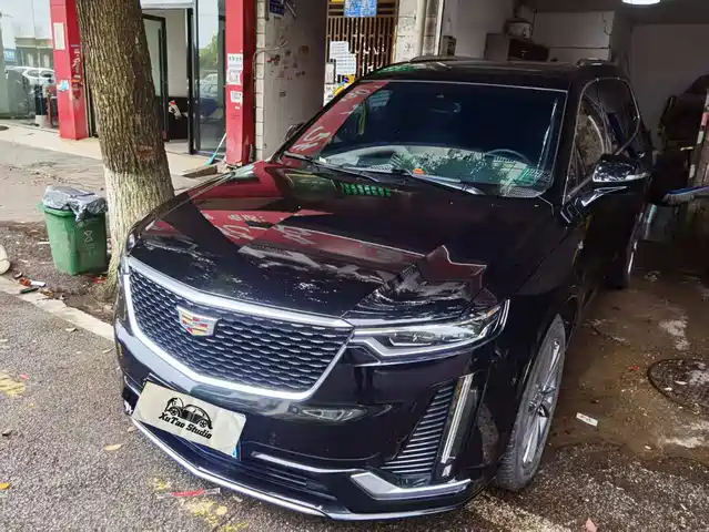 CADILLAC XT6