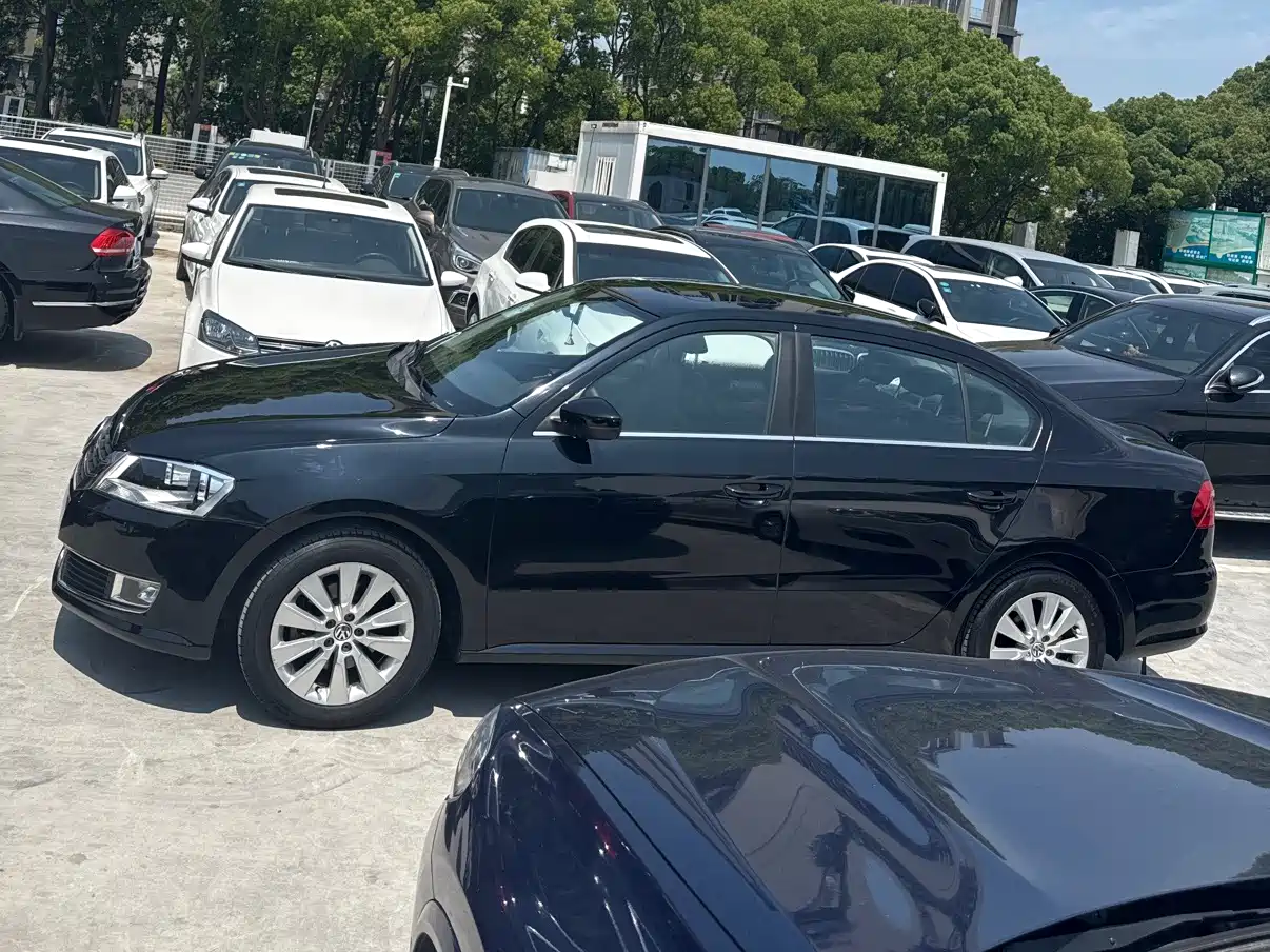 Volkswagen Lavida 2013 Facelift Classic 1.6L Automatic Comfort фото 3