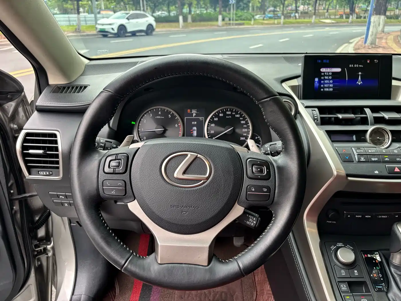 Lexus NX 2015 200t AWD F Sport фото 19