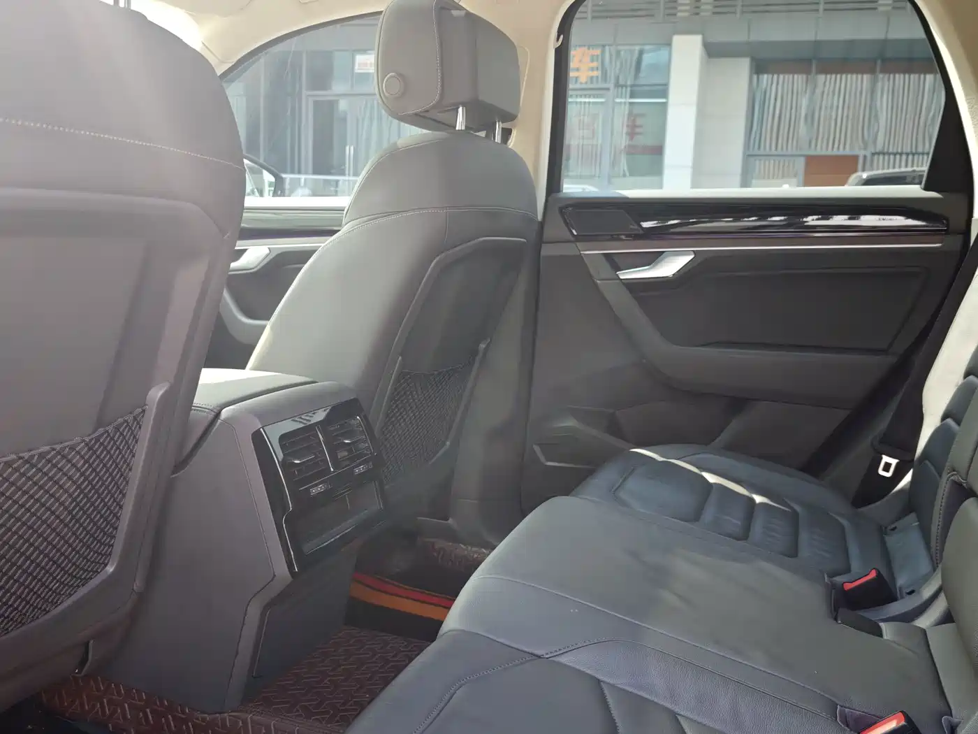 Volkswagen Touareg 2019 2.0TSI Sharp Wing Edition China VI фото 11