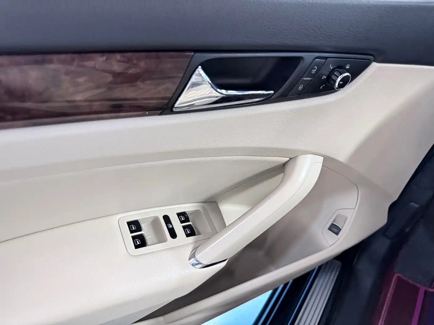 Volkswagen Passat 2014 1.8TSI DSG Luxury Edition фото 9