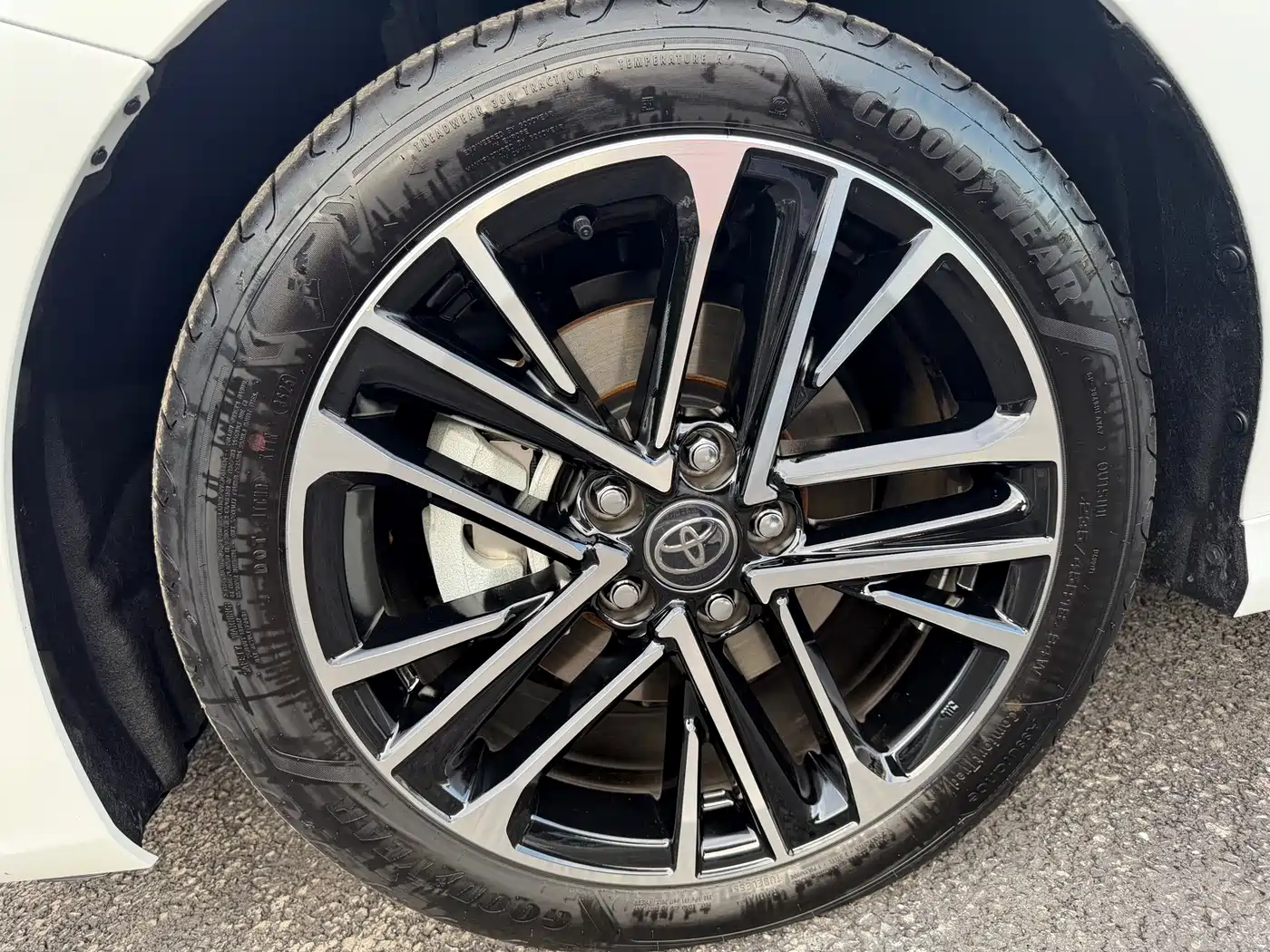 Toyota Camry 2026 Hybrid 2.0HG Premium Edition фото 14