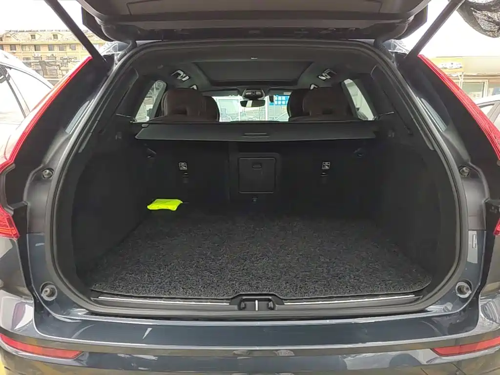 Volvo XC60 Plug-in Hybrid 2024 2025 Plug-in Hybrid Long Range AWD Zhiyuan Luxury Edition