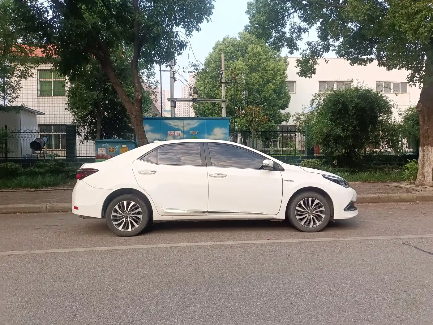 Toyota Corolla 2017 Facelift Hybrid 1.8L E-CVT Elite Edition фото 7