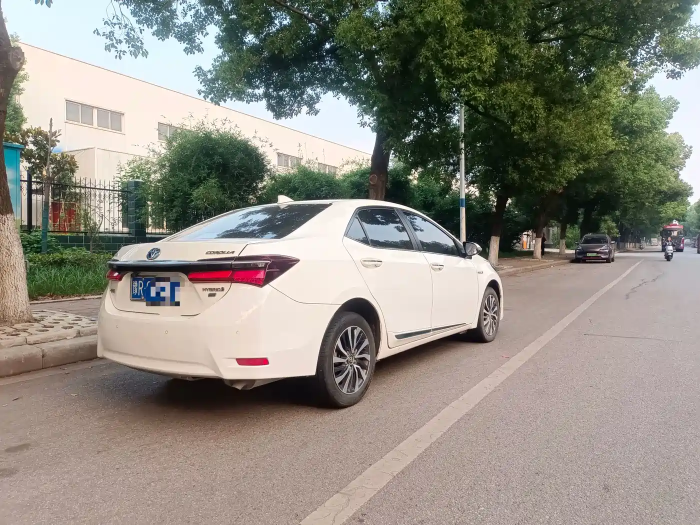 Toyota Corolla 2017 Facelift Hybrid 1.8L E-CVT Elite Edition фото 9