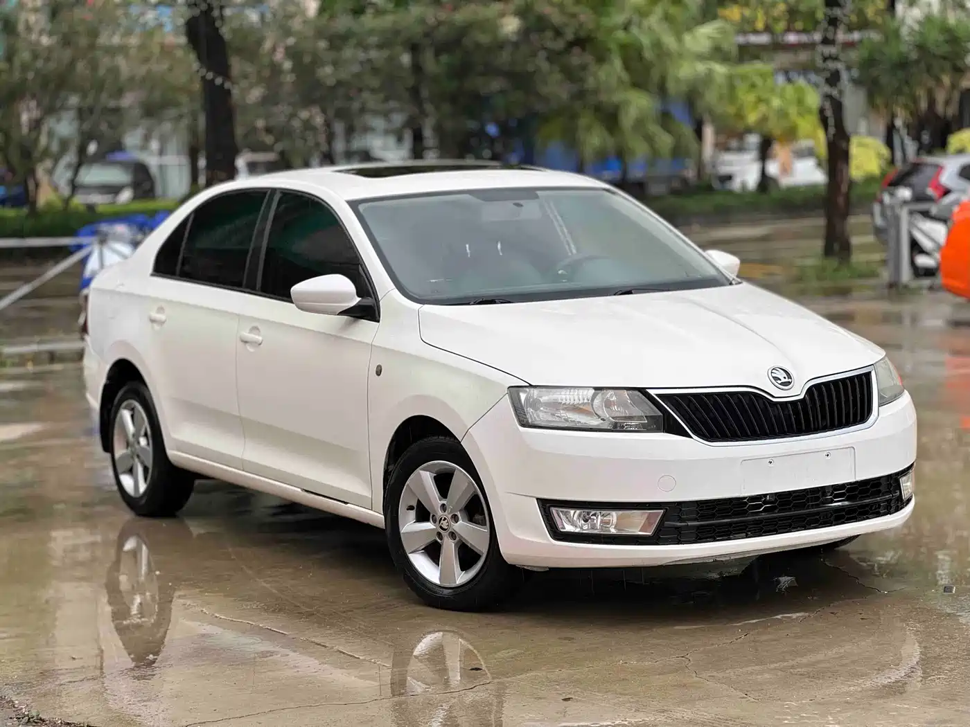 Škoda Rapid 2013 1.6L Automatic Smart Selection фото 8