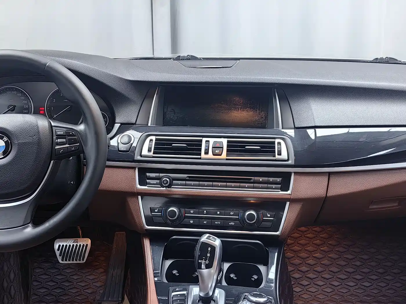 BMW 5 Series 2017 520Li Classic Edition фото 12