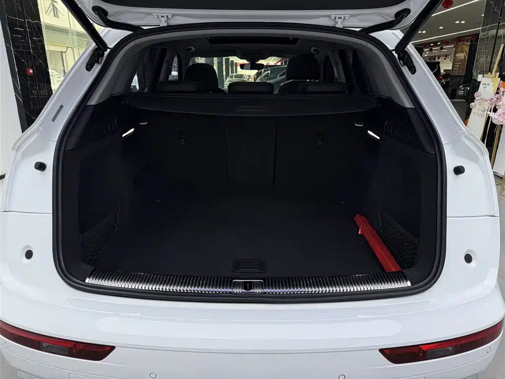 Audi Q5L 2020 Facelift 40 TFSI Honor Fashion фото 13