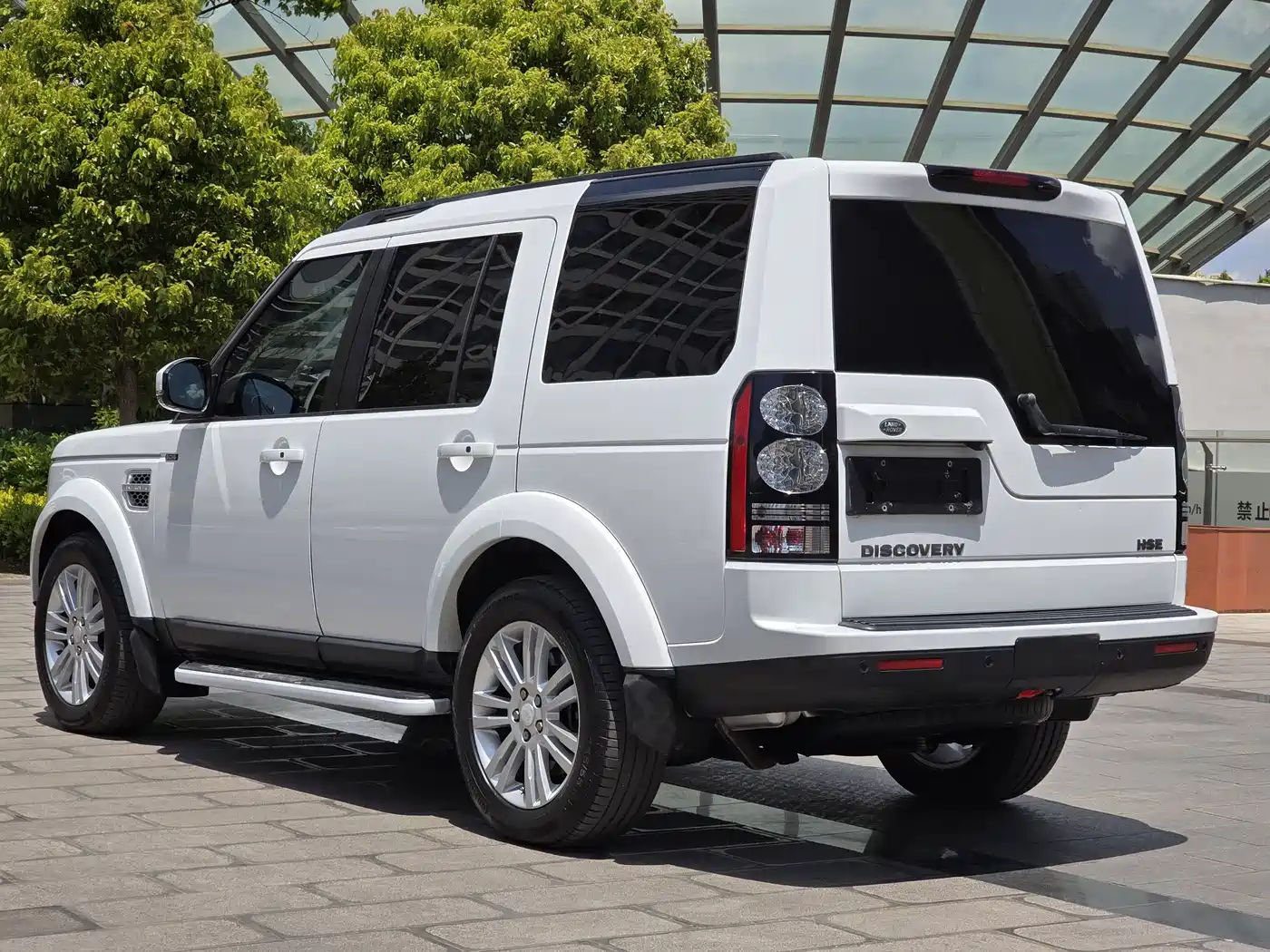 Land Rover Discovery 2016 3.0 SC V6 HSE фото 15