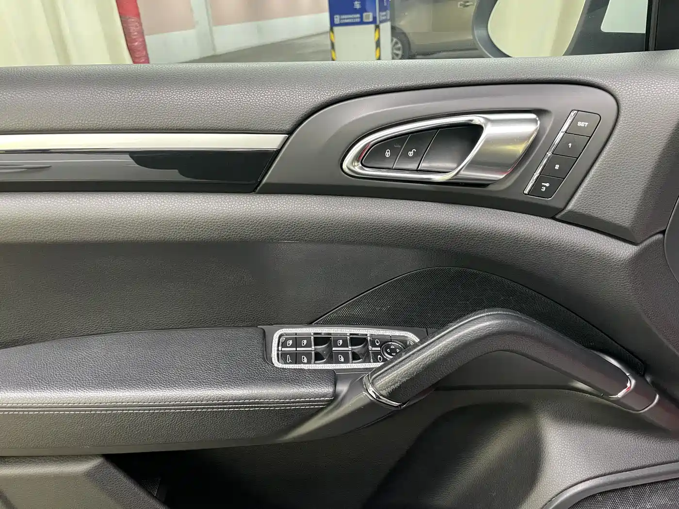 Porsche Cayenne 2011 Cayenne 3.0T фото 38