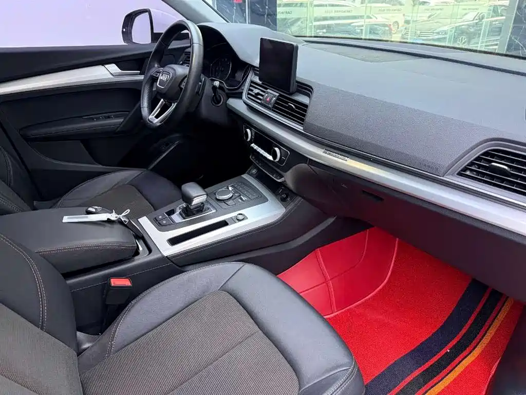 Audi Q5L 2020 Facelift 40 TFSI Honor Fashion фото 18