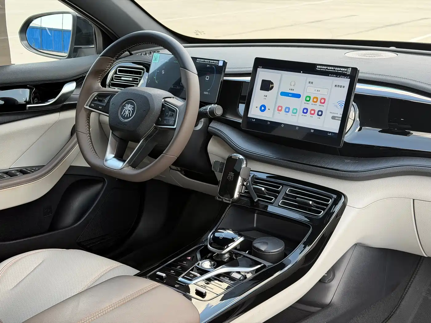 BYD Qin PLUS 2024 Glory Edition DM-i 55KM Leading фото 7